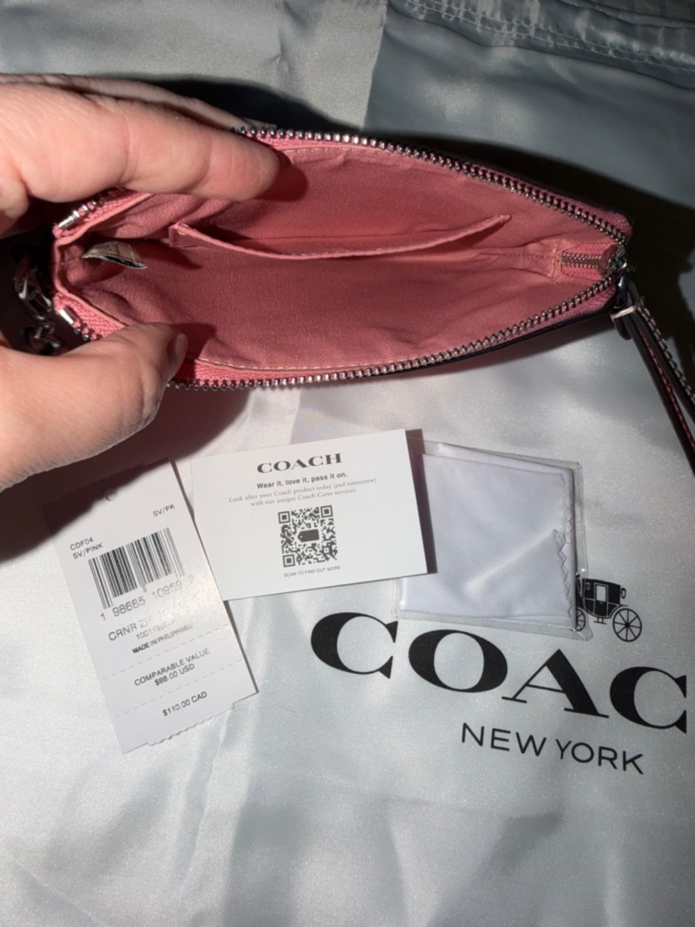 Coach Outlet Corner Zip Wristlet In Signature Leather With Heart Charm - Picture 7 of 8